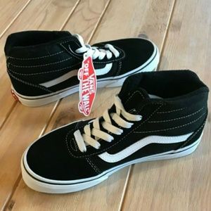 Vans High Top Shoes Sz 2 Youth - Black and White